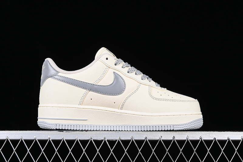 Nike Air Force 1 '07 Low Beige/Silver 29