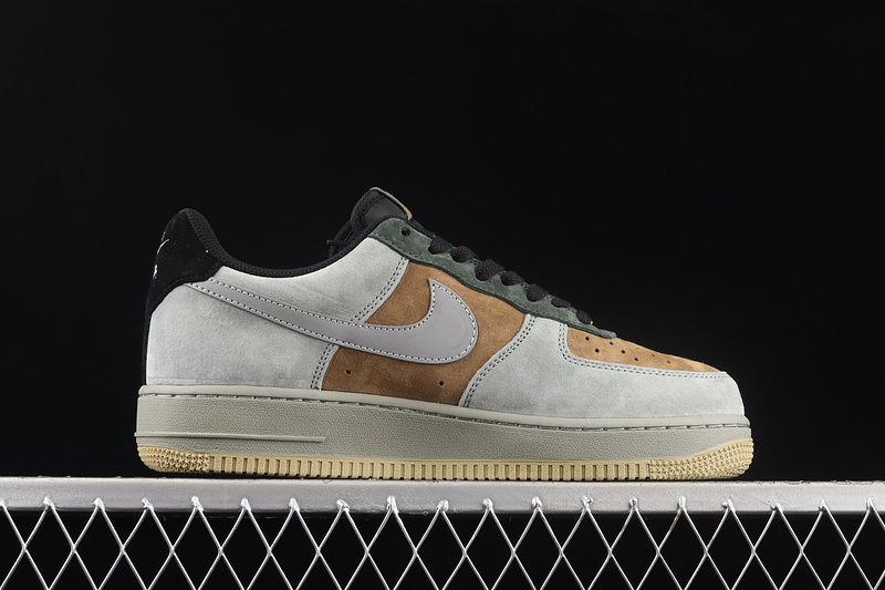 Air Force 1 Low Christmas Black/Brown/Reflective Silver 27