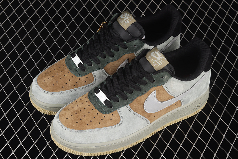 Air Force 1 Low Christmas Black/Brown/Reflective Silver 29