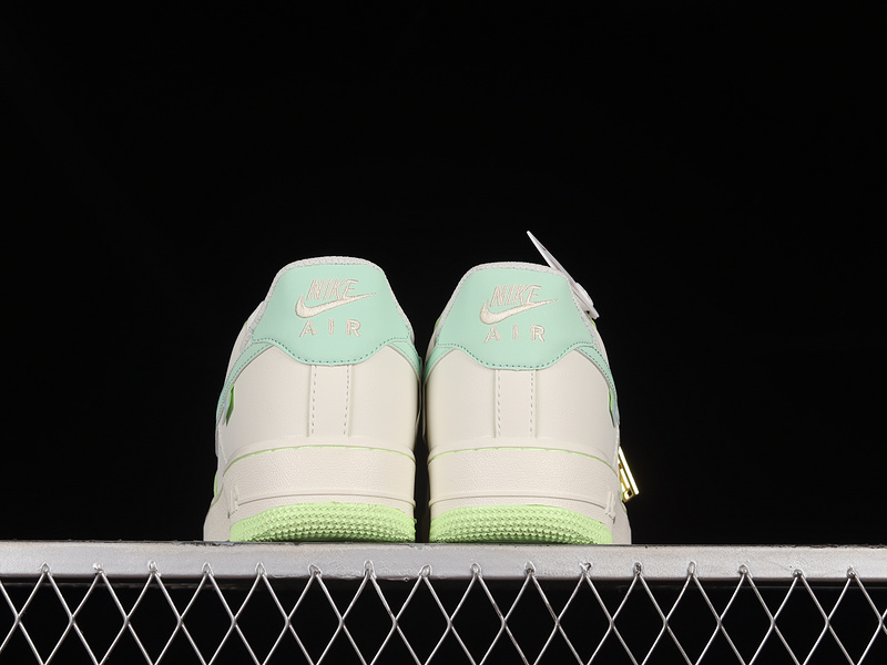 Air Force 1 Low 07 White/Light Green/White 21