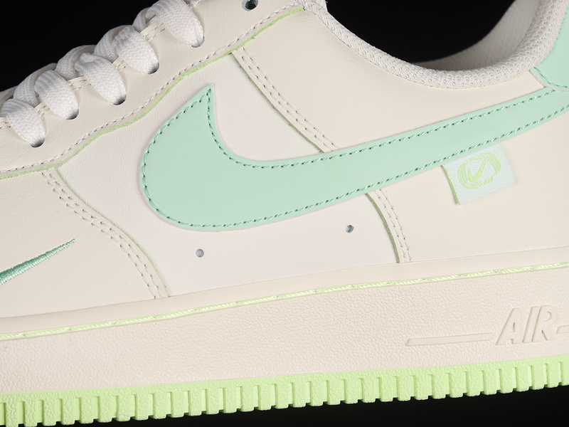 Air Force 1 Low 07 White/Light Green/White 31