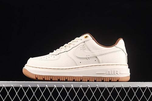 Air Force 1 Luxe Pecan Pearl White/Pecan/Gum Yellow/Pale Ivory 31