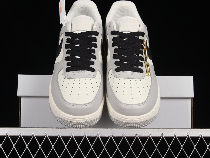 Air Force 1 Low 07 Soot White/Black/Light Grey 13