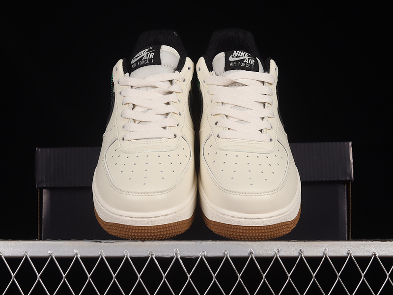 Air Force 1 Low07 Lx Ivory/Black/Stadium Green/University Red/Gum Medium Brown 19