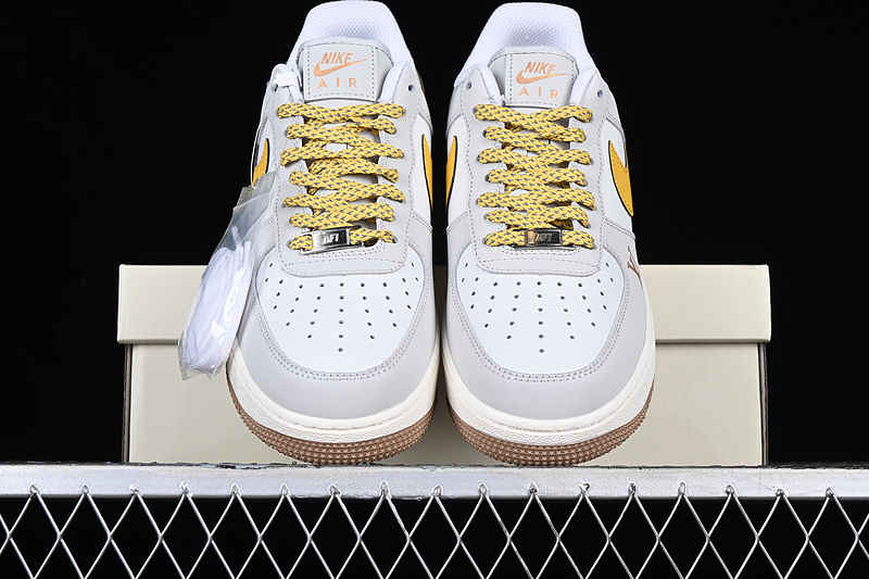 Air Force 1 Low Yellow/White 27