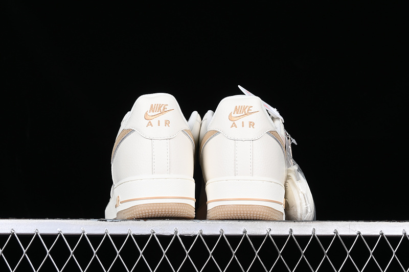 Nike Air Force 1 '07 Low Beige/Gold 3