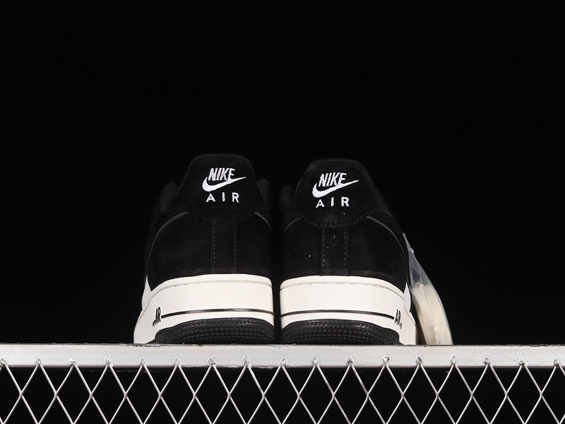 Air Force 1 Low 07 Black/White/Black 29