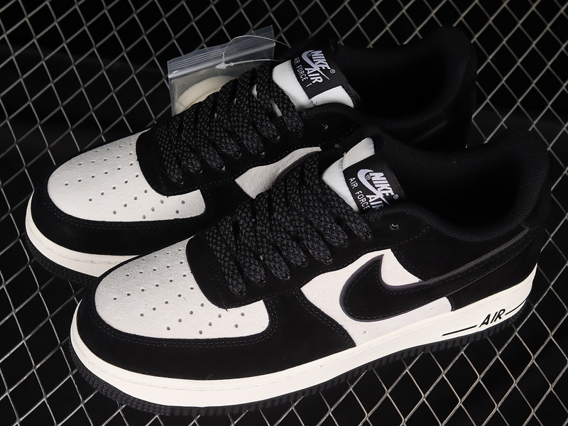 Air Force 1 Low 07 Black/White/Black 31