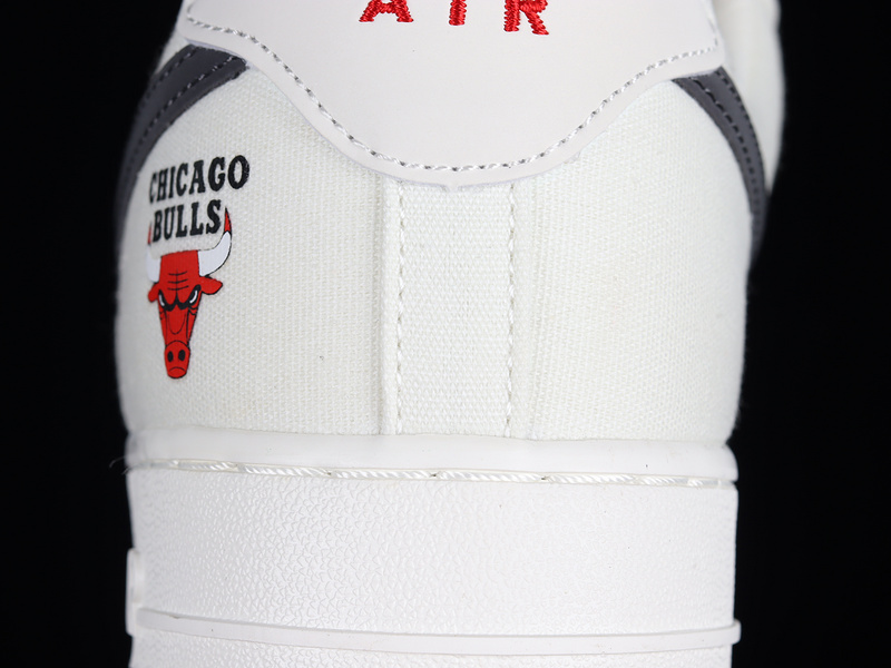 Air Force 1 Low 07 Chicago White/Black/Red 11