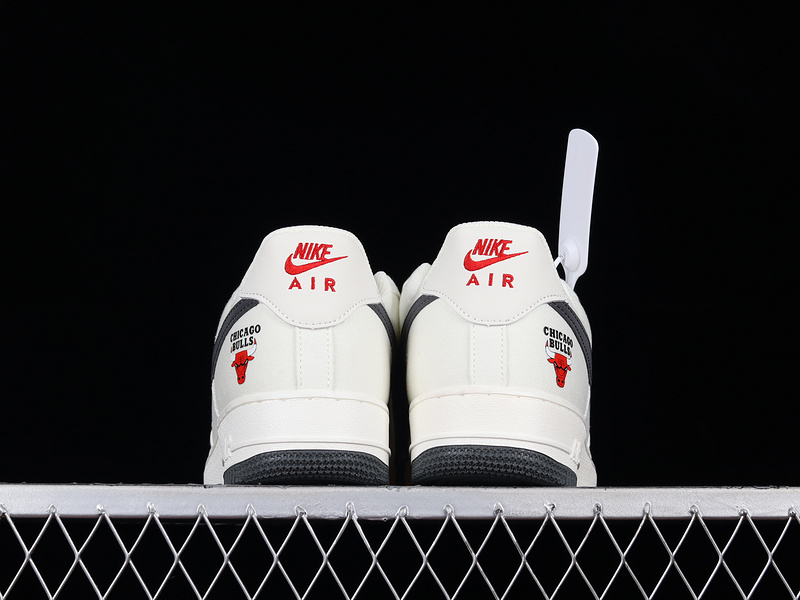 Air Force 1 Low 07 Chicago White/Black/Red 21