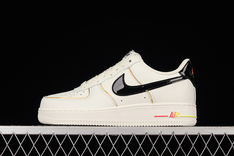 Nike Air Force 1 '07 Low Ivory/Black/Metallic Gold 19