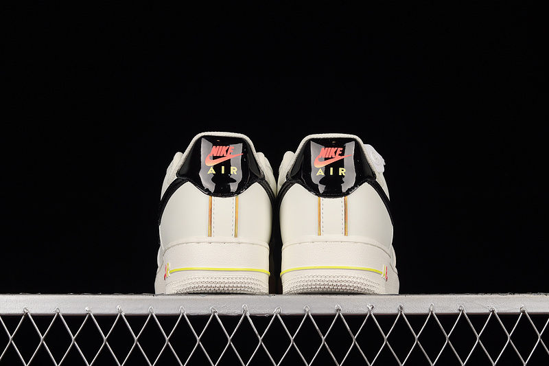 Nike Air Force 1 '07 Low Ivory/Black/Metallic Gold 29