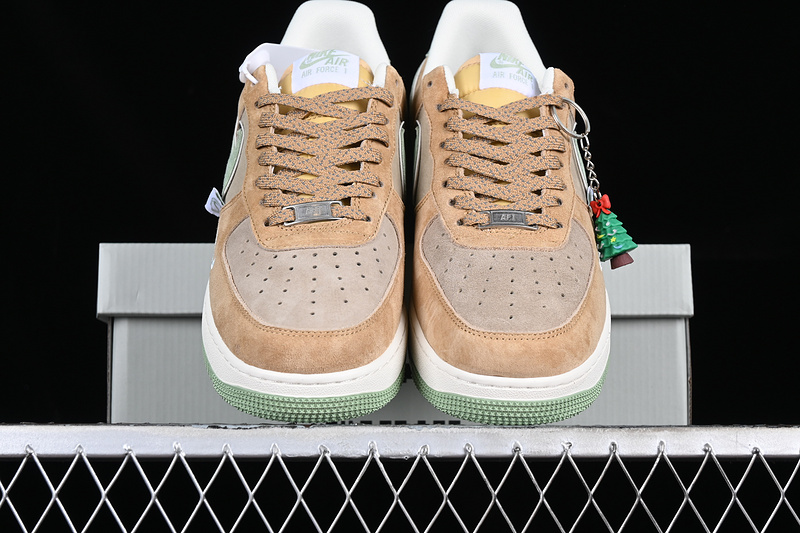 Air Force 1 Low Christmas Tree White/Brown/Green 5