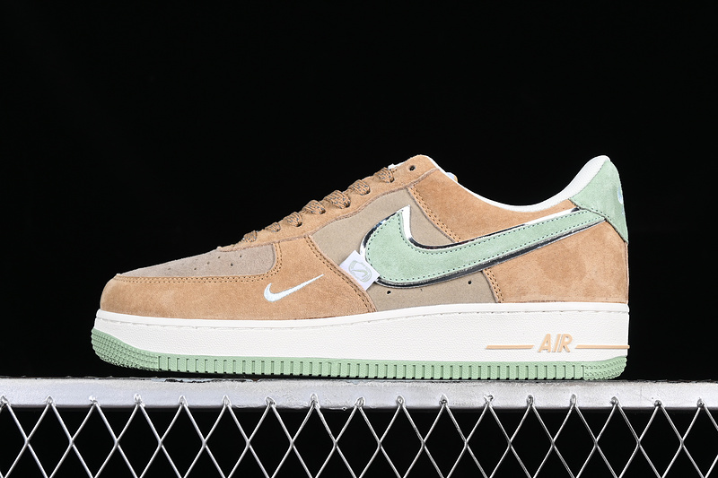 Air Force 1 Low Christmas Tree White/Brown/Green 15