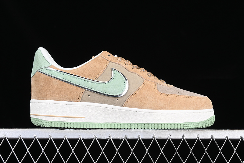 Air Force 1 Low Christmas Tree White/Brown/Green 29