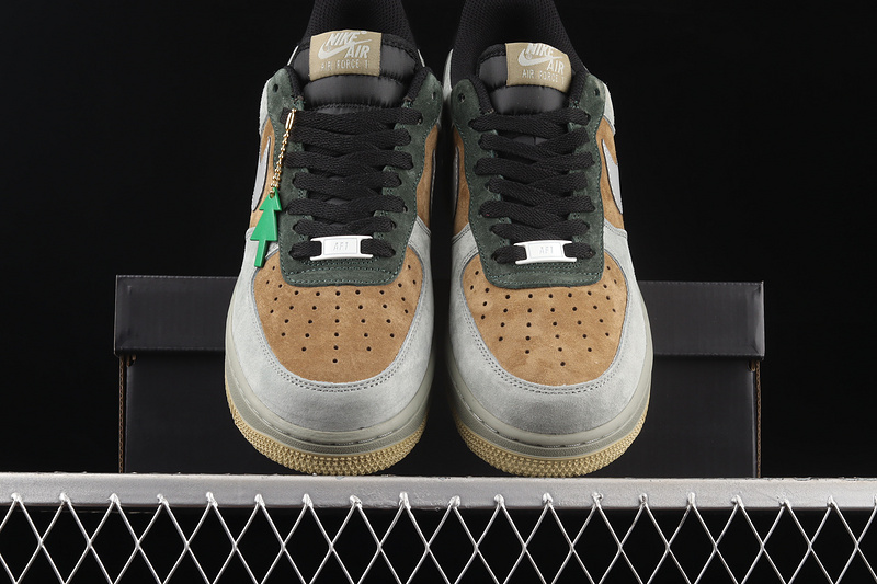 Air Force 1 Low Christmas Black/Grey/Brown/Green 31