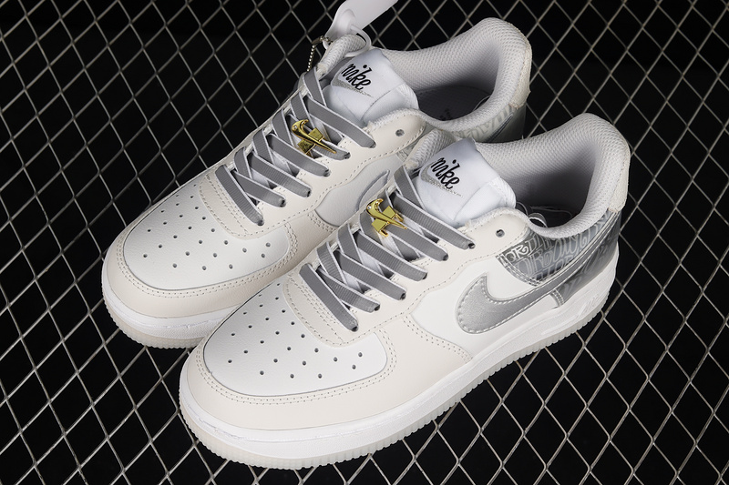 Air Force 1 Low 07 Ess White/White/Liquid Silver 19