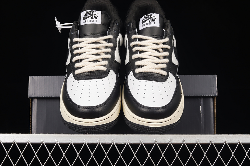 Air Force 1 Low 07 Lv8 White/Black/White 11