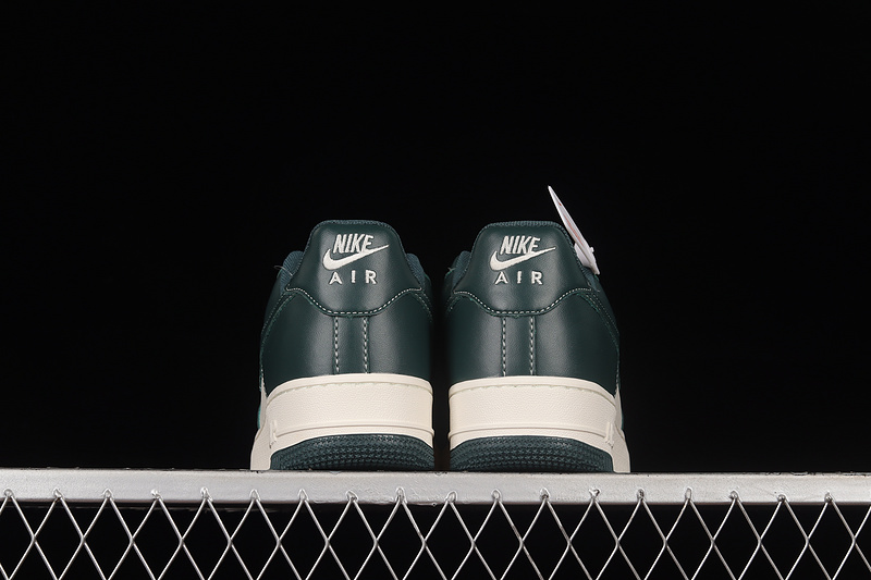 Nike Air Force 1 '07 Low Vintage Green/White/Vintage Green 3