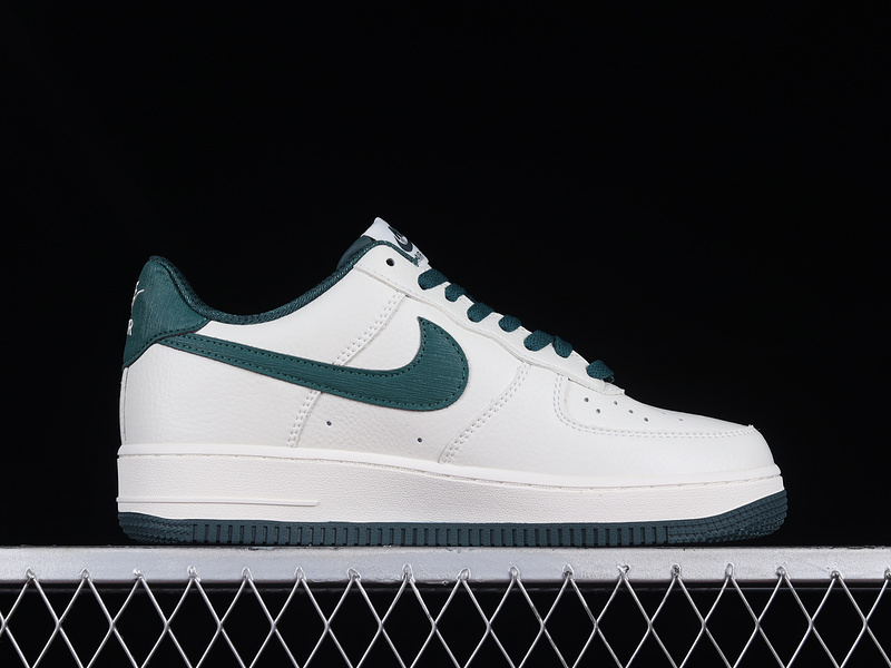 Air Force 1 Low 07 Su19 White/White/Dark Green 13