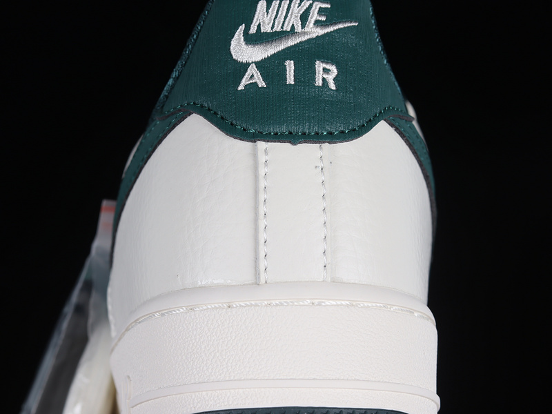 Air Force 1 Low 07 Su19 White/White/Dark Green 21