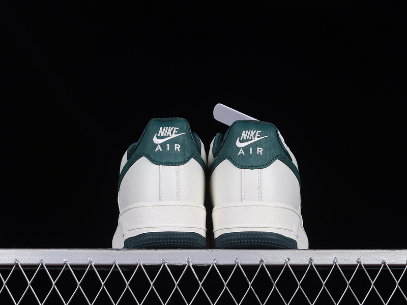 Air Force 1 Low 07 Su19 White/White/Dark Green 29