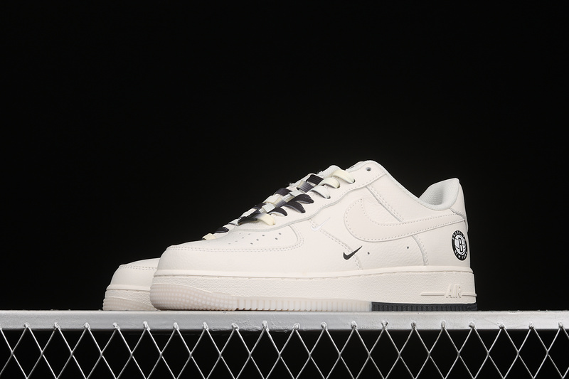 Air Force 1 Low 07 Lv8 White/White/Black 19