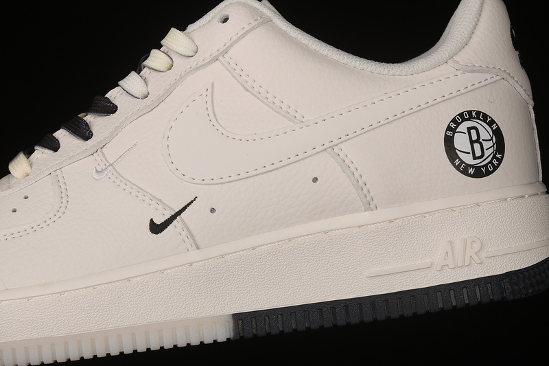 Air Force 1 Low 07 Lv8 White/White/Black 23