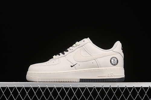 Air Force 1 Low 07 Lv8 White/White/Black 31