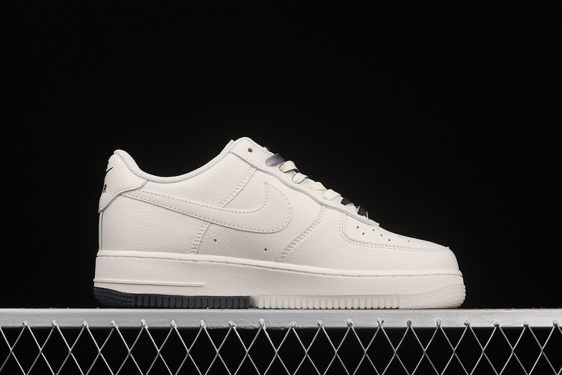 Air Force 1 Low 07 Lv8 White/White/Black 33