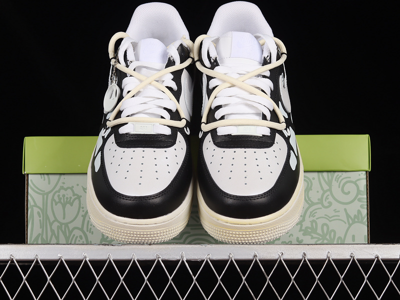 Air Force 1 Low 07 Halloween Black/White/Black 23