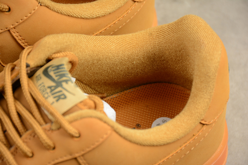 Air Force 1 '07 Low Flax/Flax-Outdoor Green-Gum Li 9