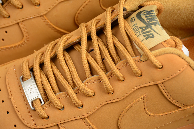 Air Force 1 '07 Low Flax/Flax-Outdoor Green-Gum Li 17