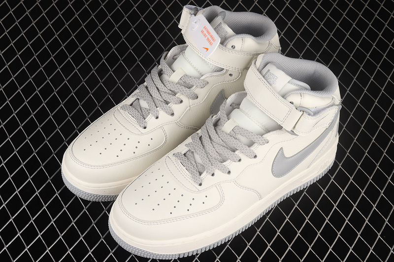 Undefeated Nike Air Force 1 '07 Mid Su19 White/Grey/Silver 23