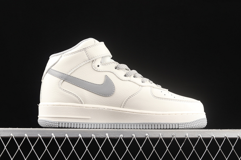 Undefeated Nike Air Force 1 '07 Mid Su19 White/Grey/Silver 29