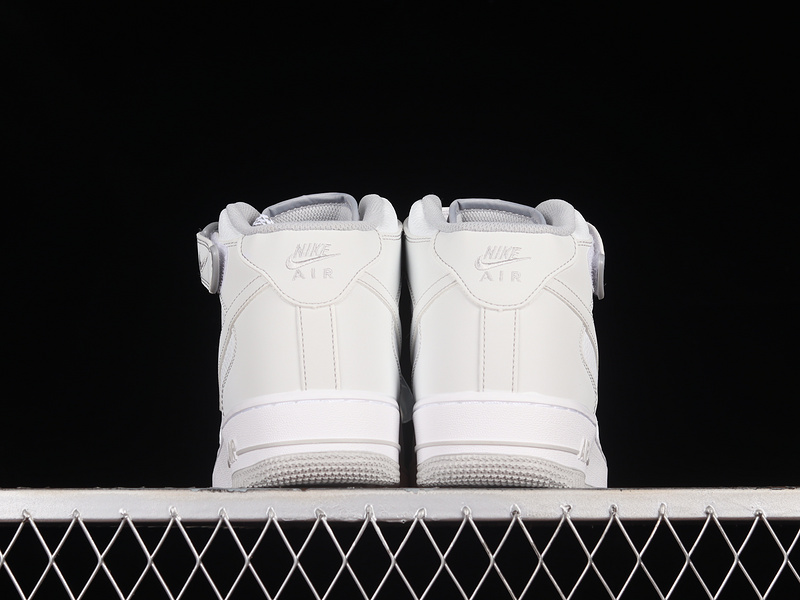 Air Force 1 Mid 07 White/White/Silver 19