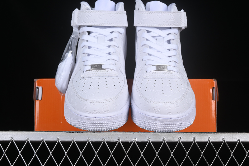 Nike Air Force 1 '07 Mid L*V White 23