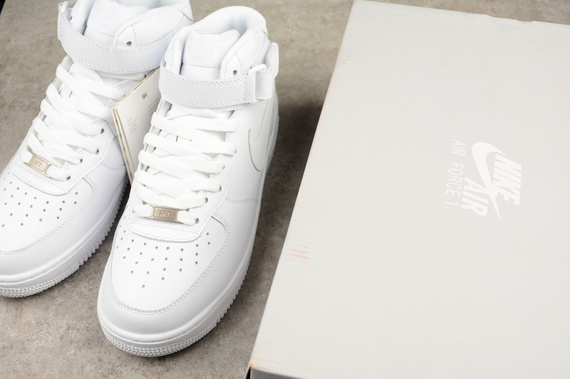 Air Force 1 Mid '07 Classic White/White 19