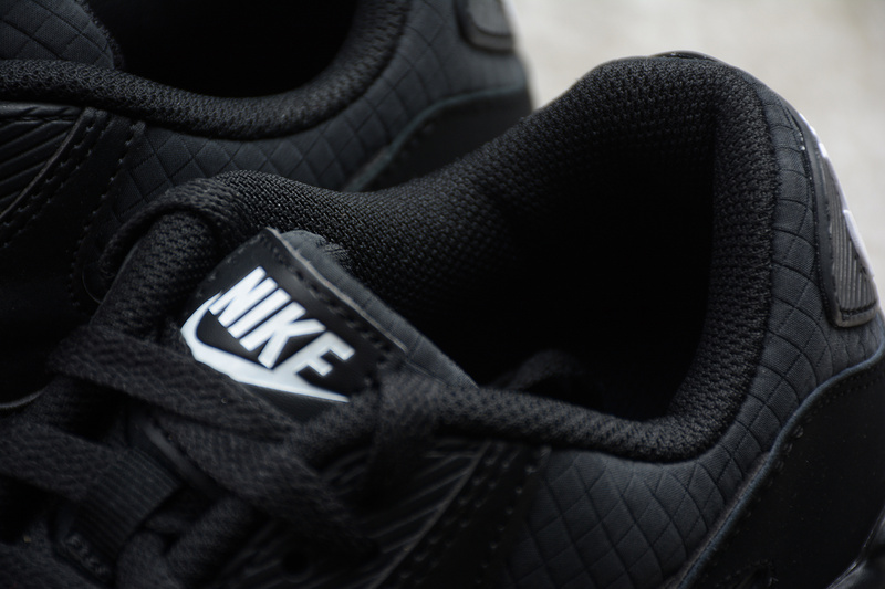 Air Max 90 Essential Black/White 23