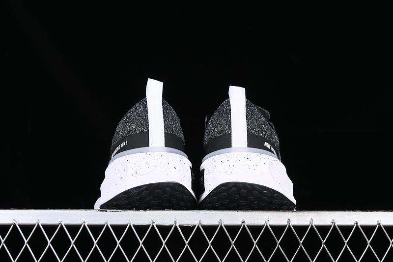 Zoom Invincible Run Fk 3 White/Grey/Black/Silver 3