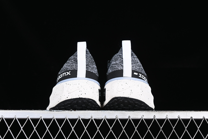 Zoom X Invincible Run Fk 3 White/Black/Grey 31