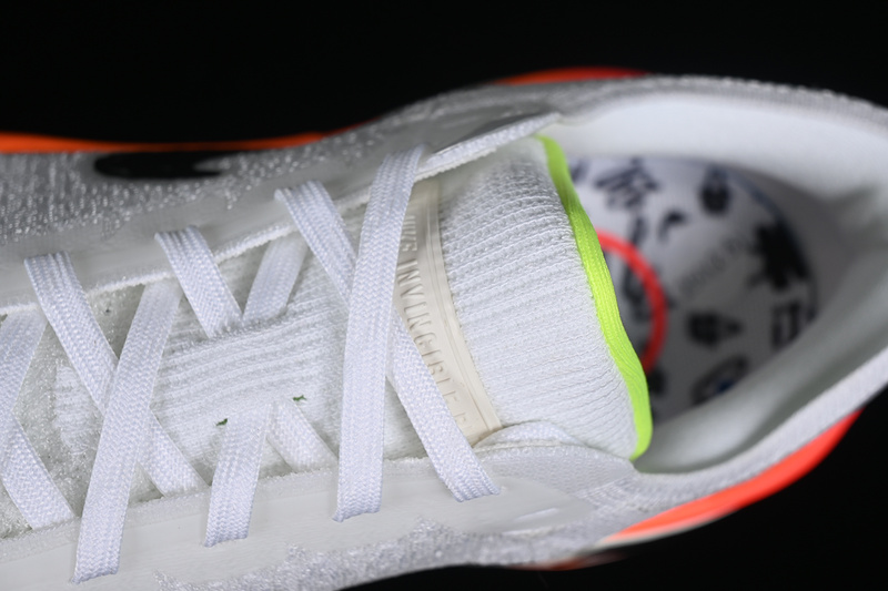 Zoom X Invincible Run Fk 3 White/Bright Crimson/Sail/Black 9