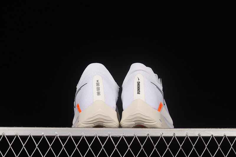 Zoomx Streakfly White/White/Black 3