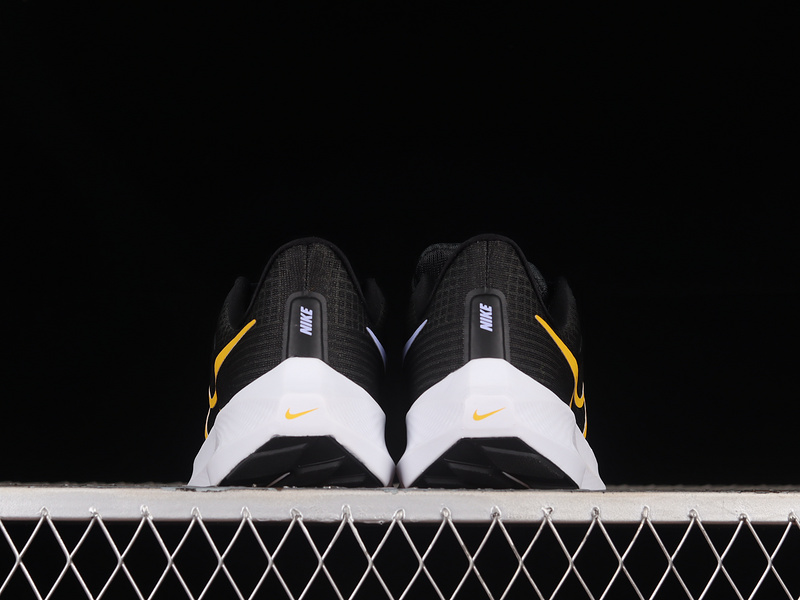 Air Zoom Pegasus 39 Black/Off Noir/Light Thistle/Yellow Ochre 29