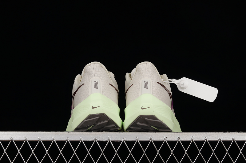 Air Zoom Pegasus 39 Beige/Barely Volt/Purple 27