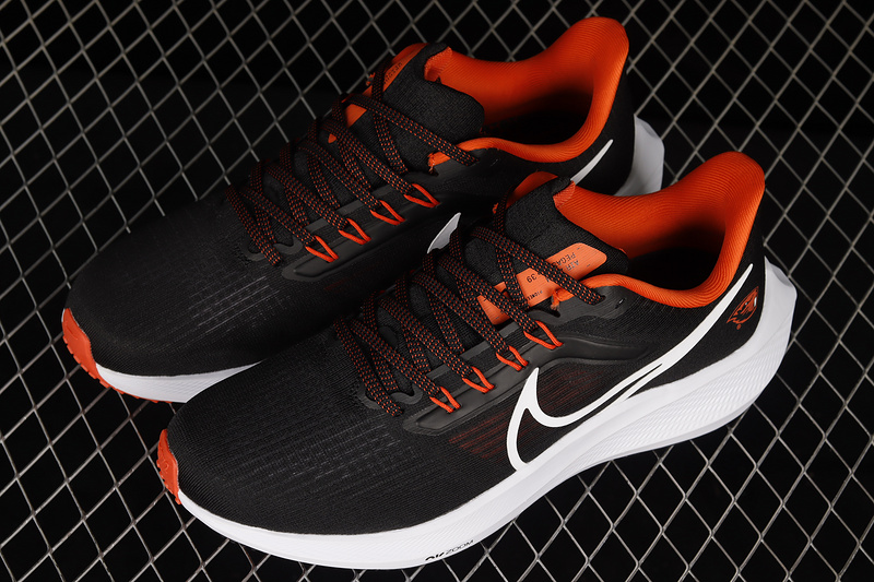 Air Zoom Pegasus 39 Black/Team Orange-White 5