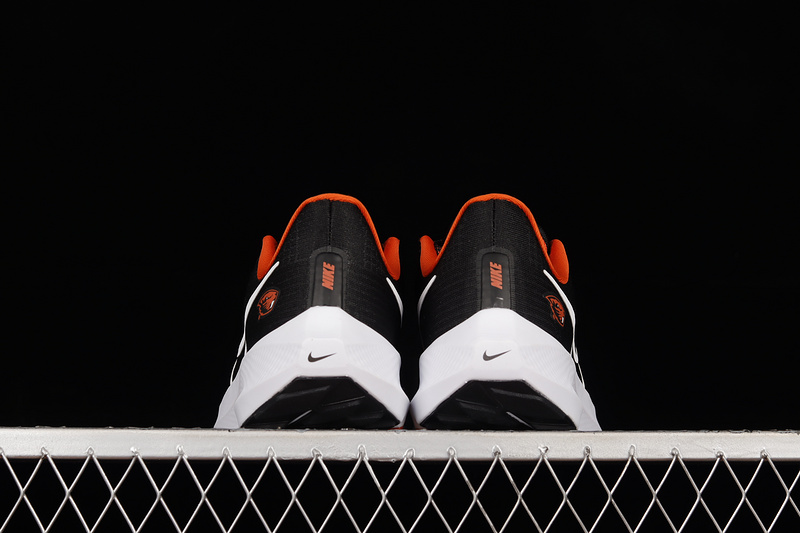 Air Zoom Pegasus 39 Black/Team Orange-White 25