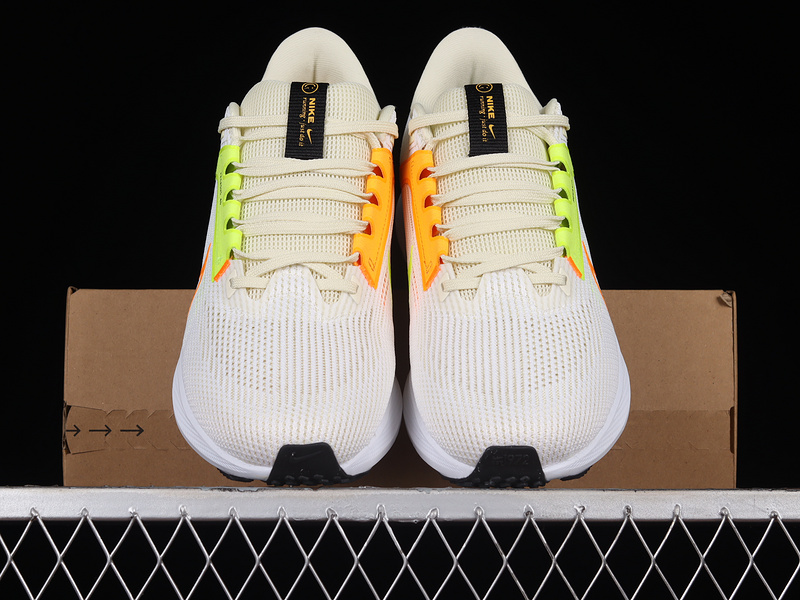 Air Zoom Pegasus 40 White/Volt-Orange 9