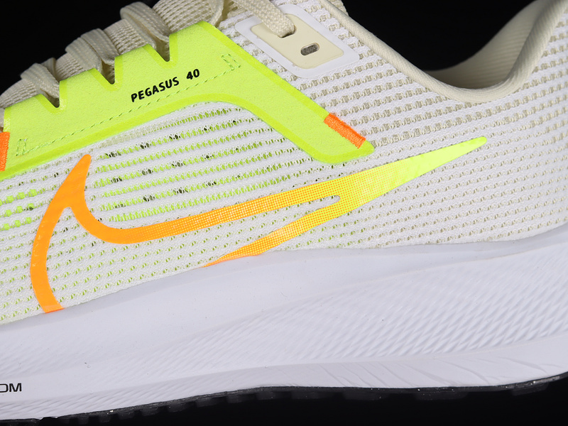 Air Zoom Pegasus 40 White/Volt-Orange 11