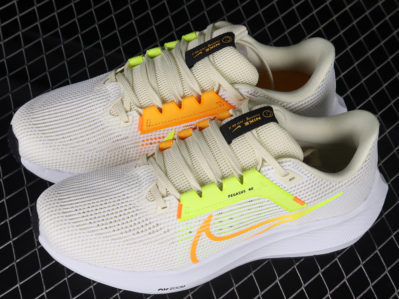 Air Zoom Pegasus 40 White/Volt-Orange 17